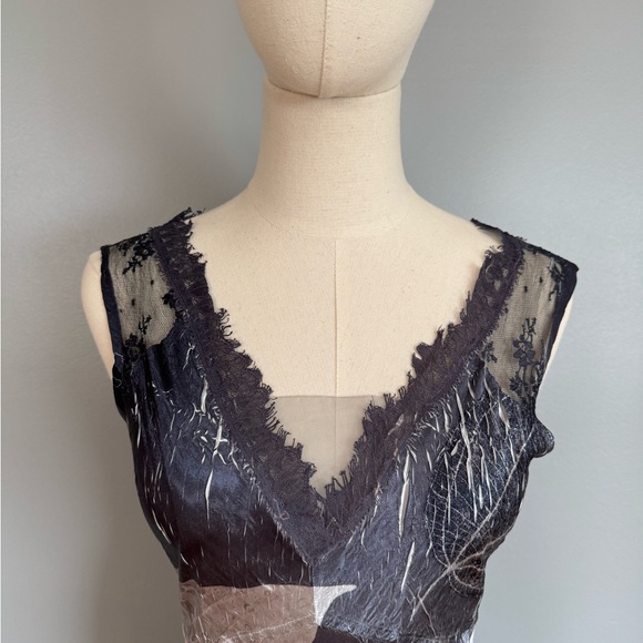 Komarov Lace Dress - Picture 2 of 7